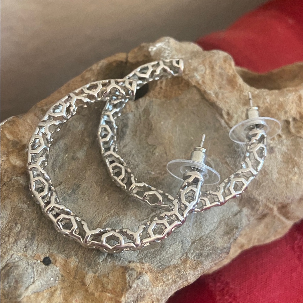 Kendra Scott Maggie Silver Intricate Silver Hoop Earrings - Picture 8 of 8